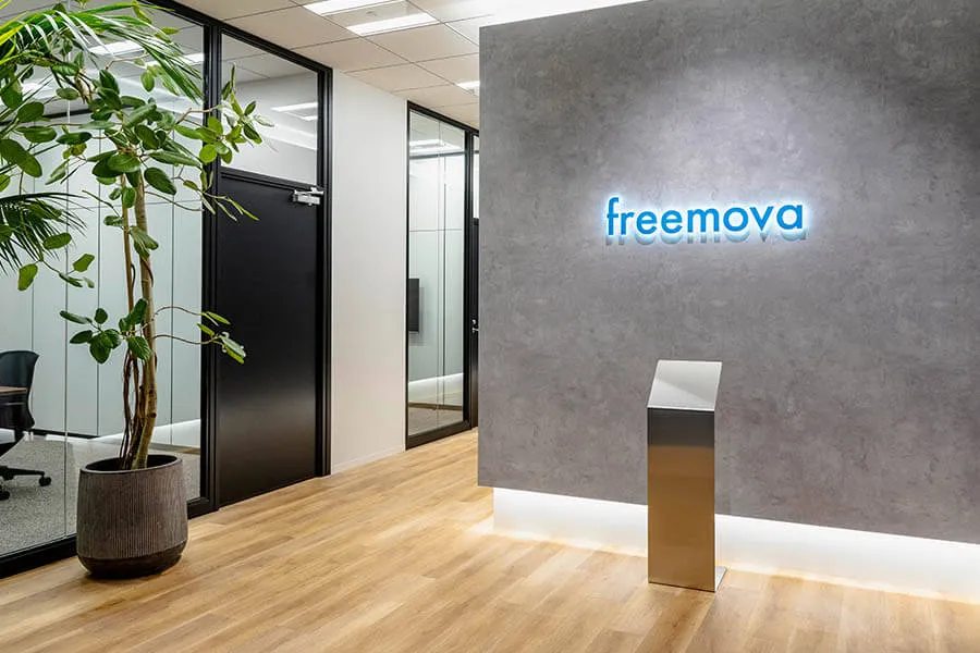 株式会社free mova 様 エントランス