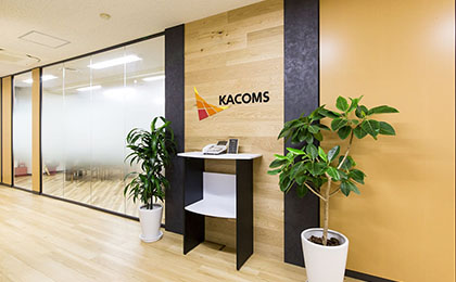カコムス株式会社 様のオフィスデザイン事例