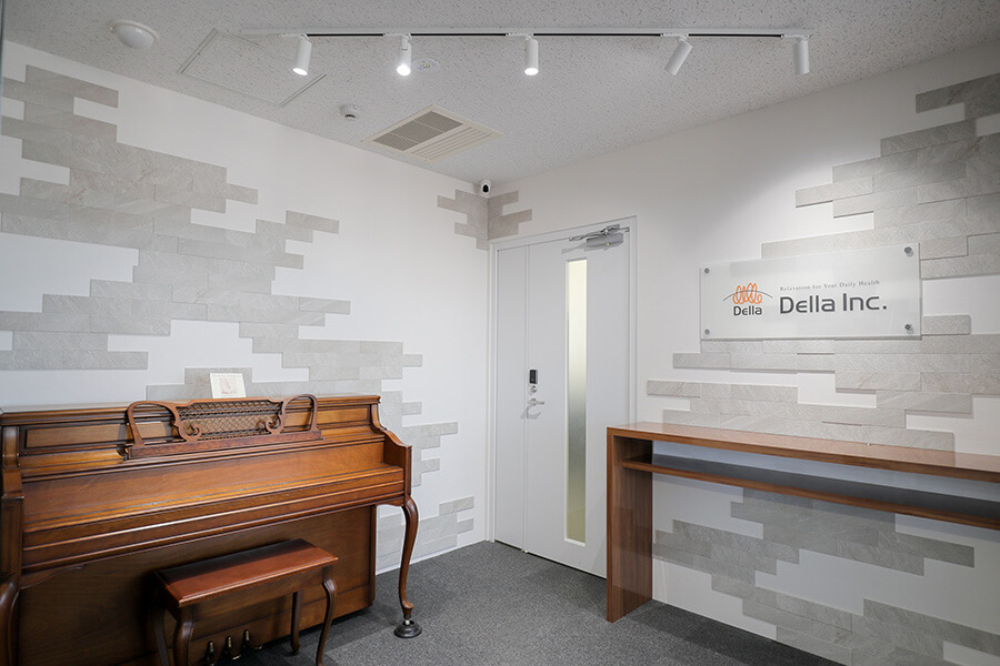 70坪の白を基調としたとした落ち着きのある色調のシンブルデザインオフィス（東京都世田谷区） – オフィスバスターズデザイン