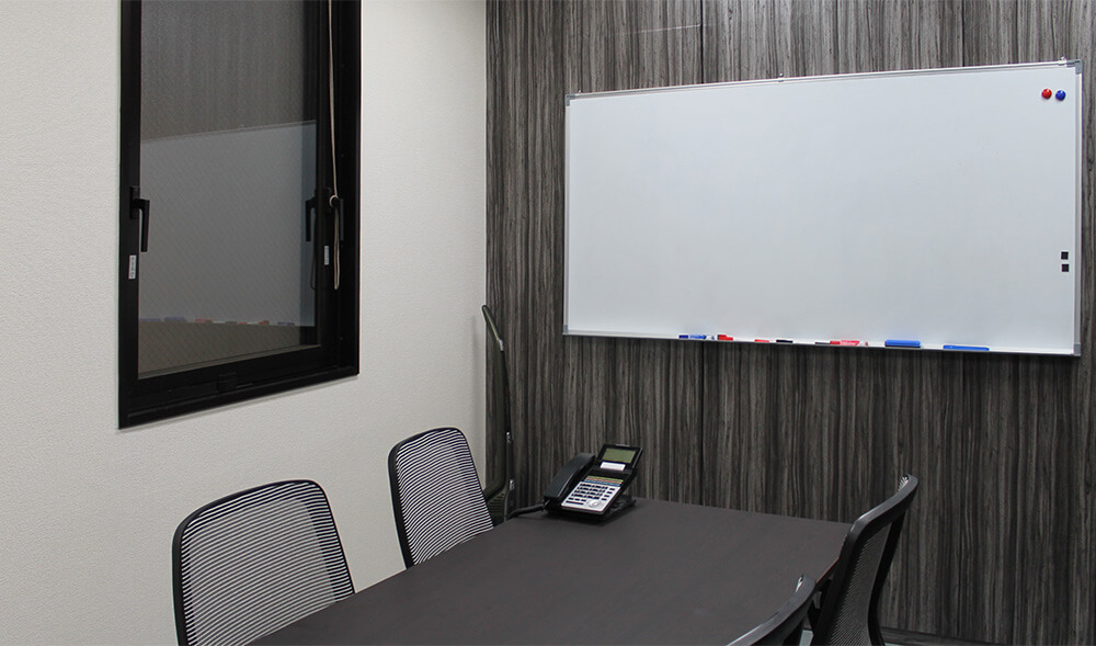 オフィスデザイン事例　株式会社ドリームプロジェクト様　会議室（ミーティングルーム）　その１