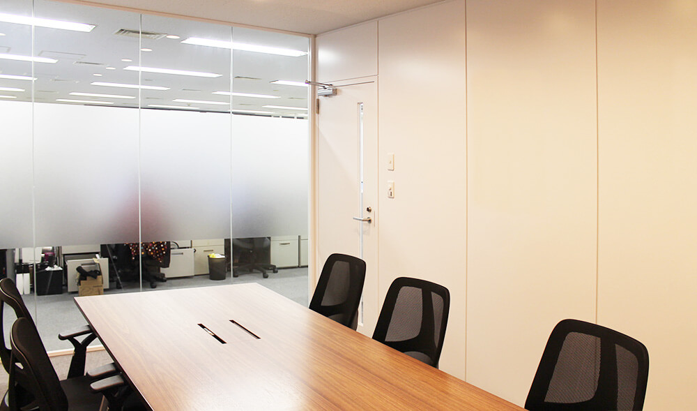 オフィスデザイン事例　イノベイション株式会社様　会議室（ミーティングルーム）　その１