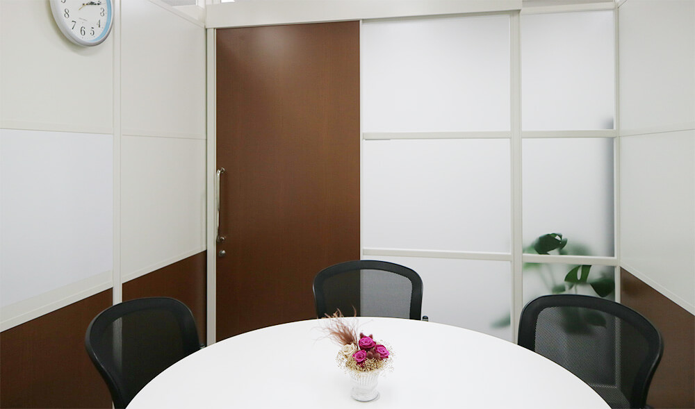 オフィスデザイン事例　株式会社ライフィ様　打ち合わせスペース