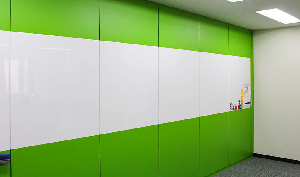 オフィスデザイン事例　株式会社イクスポート様　ワークスペースの壁