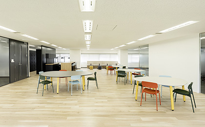 コムテック株式会社 C-Side Labo 様のオフィスデザイン事例