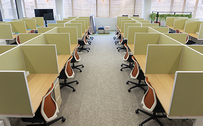 コムテック株式会社 湘南サイトA 様のオフィスデザイン事例