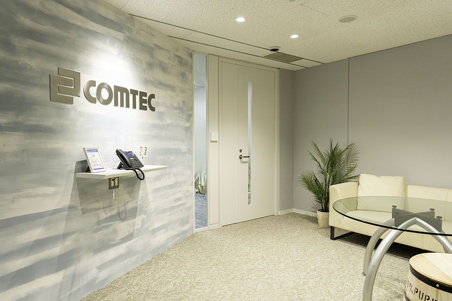 オフィスデザイン事例 コムテック株式会社 立川サイト 様 エントランス
