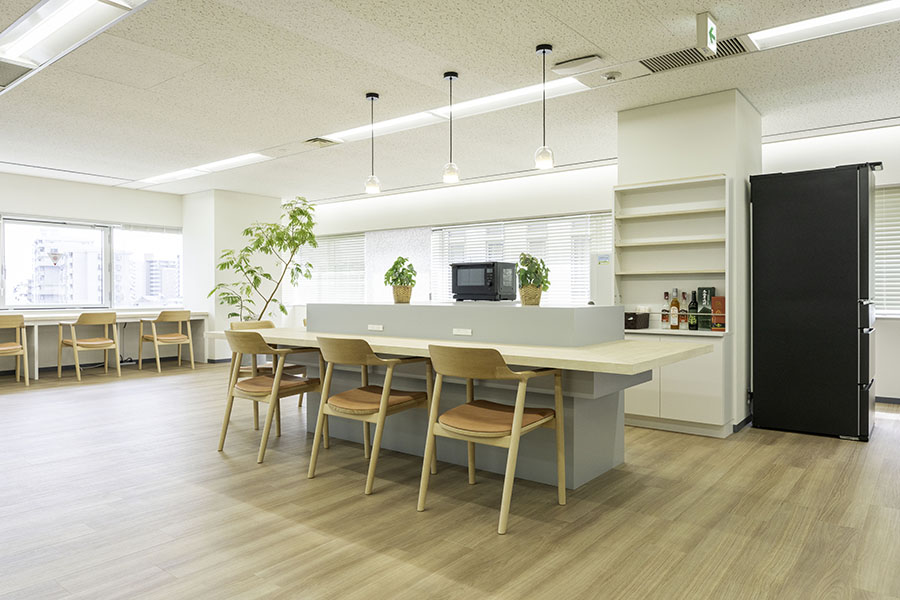 オフィスデザイン事例 コムテック株式会社 立川サイト 様 フリースペース