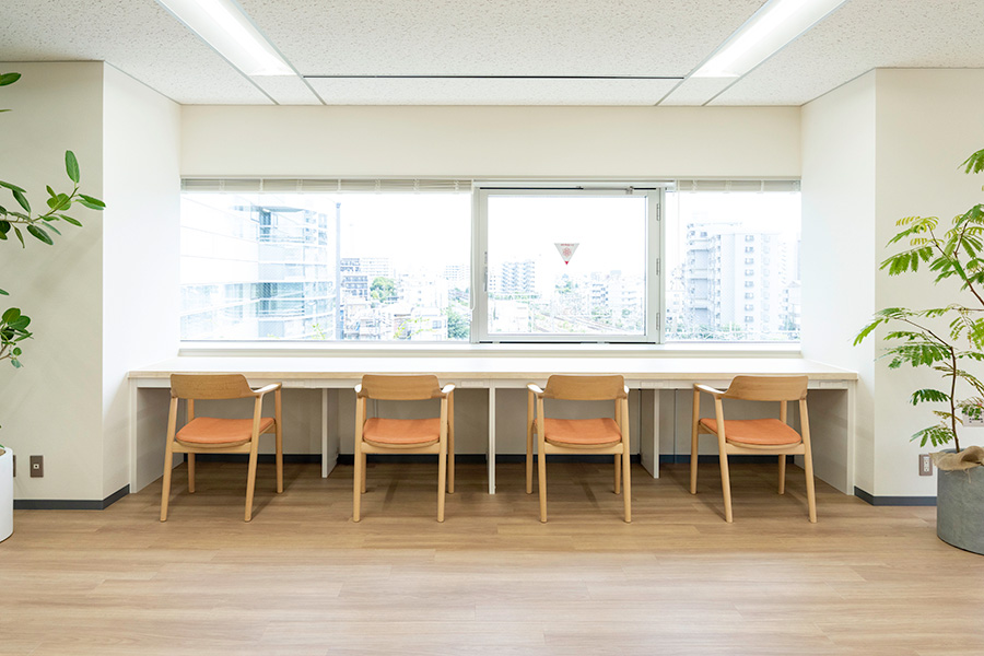 オフィスデザイン事例 コムテック株式会社 立川サイト 様 フリースペース