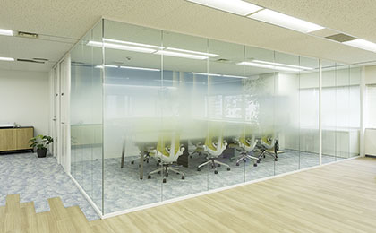 コムテック株式会社 立川サイト 様のオフィスデザイン事例