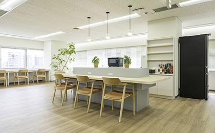 コムテック株式会社 立川サイト 様のオフィスデザイン事例