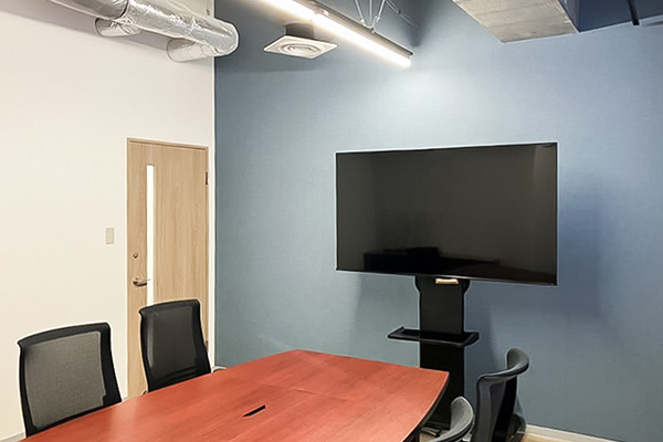 オフィスデザイン事例 大阪菅公学生服株式会社 様 会議室・応接室