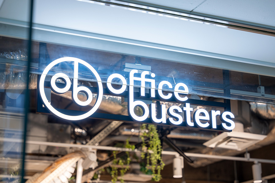 オフィスデザイン事例　株式会社オフィスバスターズ　本社