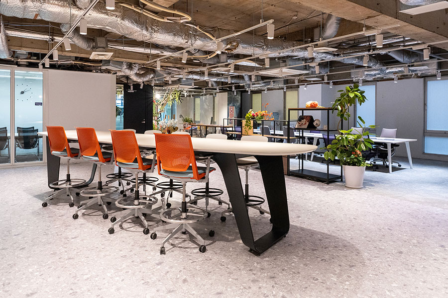 オフィスデザイン事例　株式会社オフィスバスターズ　本社