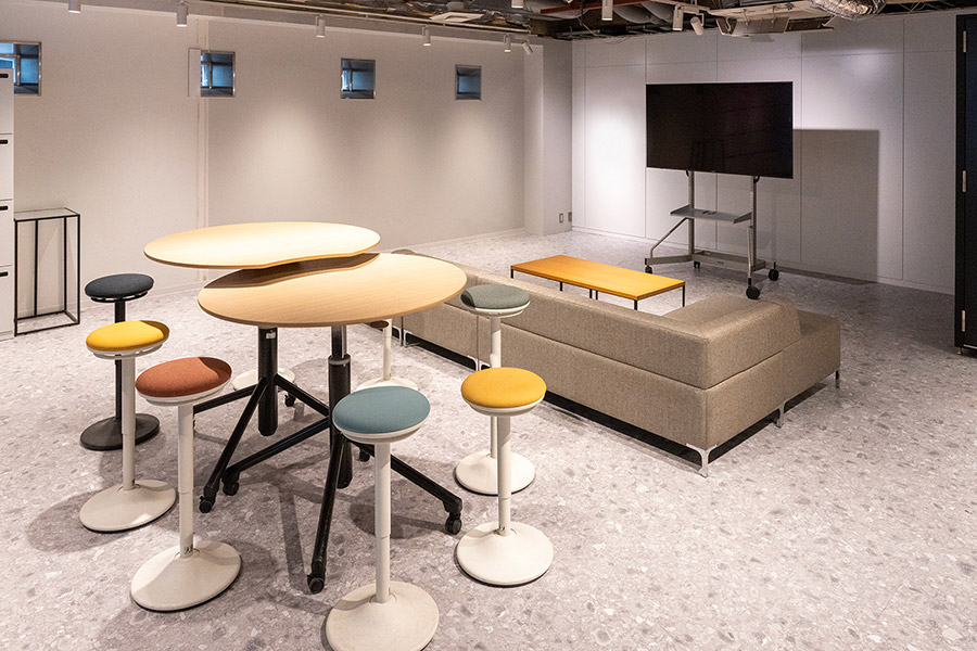 オフィスデザイン事例　株式会社オフィスバスターズ　本社