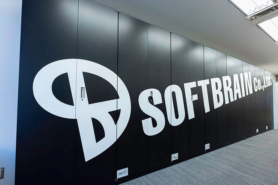 オフィスデザイン事例 ソフトブレーン株式会社 本社 様 キャビネット装飾
