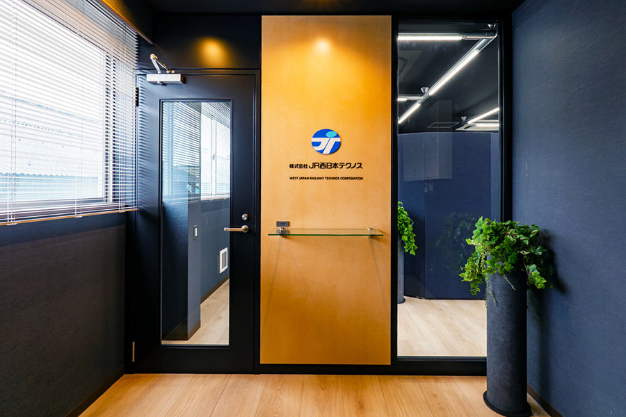 オフィスデザイン事例 株式会社JR西日本テクノス 様 エントランス