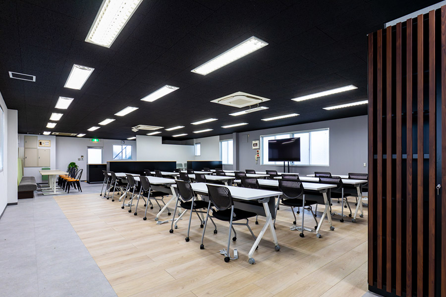オフィスデザイン事例 株式会社JR西日本テクノス 様 ラウンジスペース