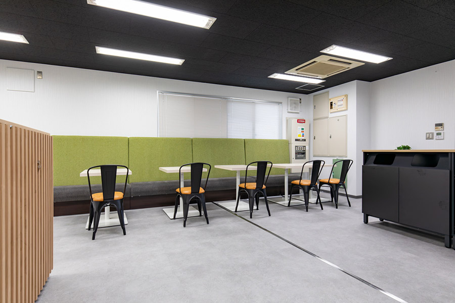 オフィスデザイン事例 株式会社JR西日本テクノス 様 ラウンジスペース