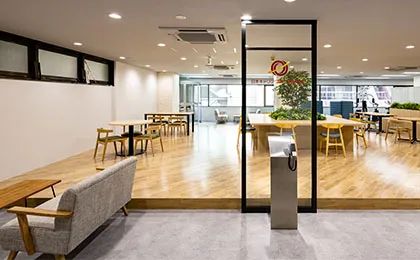 日本キャリアグループ株式会社 様のオフィスデザイン事例