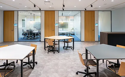 コムテック株式会社 湘南サイトA 様のオフィスデザイン事例