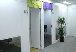 会議室 ミーティングルームにユニークな名前をつける2大メリット オフィスバスターズデザイン